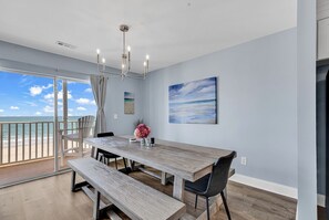 Dining - North Myrtle Beach, Oceanfront 7BR, Sleeps 16: Pool, Hot Tub, Game Room (North Myrtle Beach)