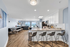 Interior - North Myrtle Beach, Oceanfront 7BR, Sleeps 16: Pool, Hot Tub, Game Room (North Myrtle Beach)
