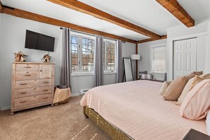 3 dormitorios, tabla de planchar con plancha, cuna de viaje