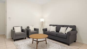 TV connectée, jeux vidéo, baby-foot, table de tennis de table