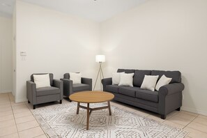 Smart-TV, videospill, fotballspill og bordtennis