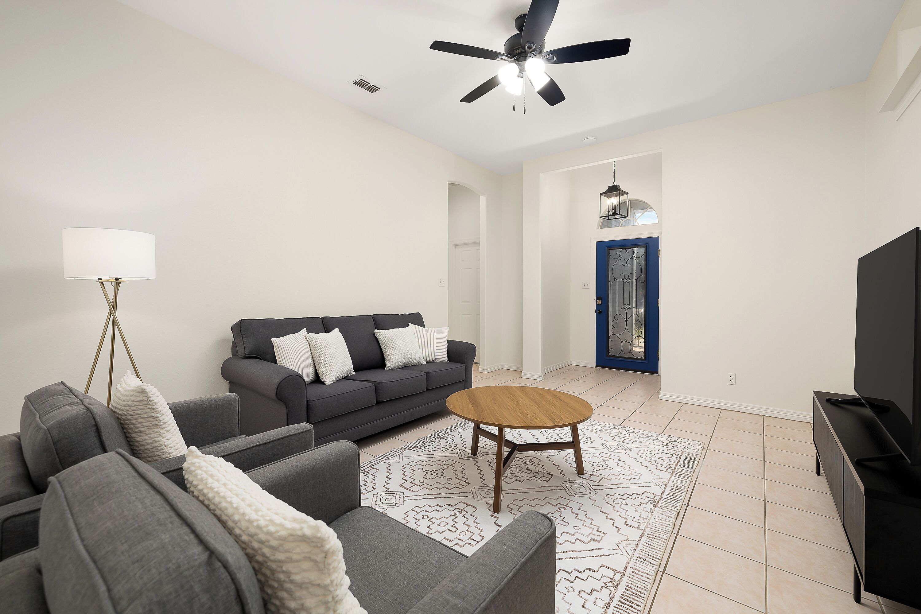 智能電視、電子遊戲、足球機、乒乓球設施