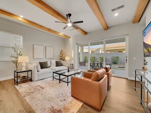 Smart TV, offices - Stress-Free in Q.C Sleeps 8! Luxury Living, Low Cost (Queen Creek)