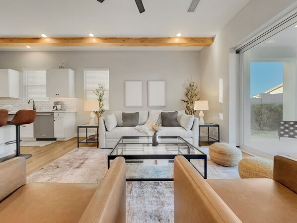 Smart TV, offices - Stress-Free in Q.C Sleeps 8! Luxury Living, Low Cost (Queen Creek)