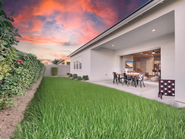 Outdoor dining
