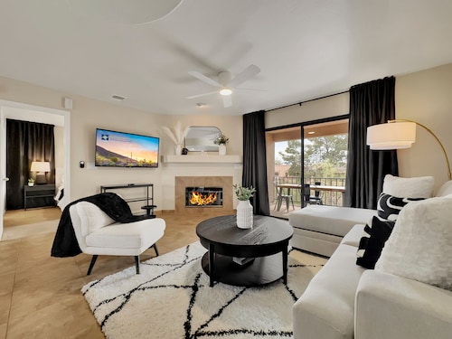 Fountain Hills Grand Patio Spectacular. 2 King Master Suites.