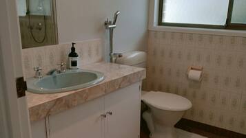 Bruser, hårtørrer, håndklæder, Sæbe