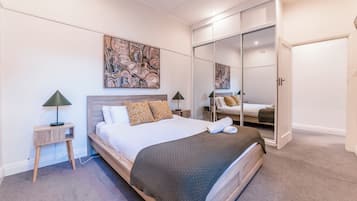 3 bedrooms, desk, iron/ironing board, travel cot