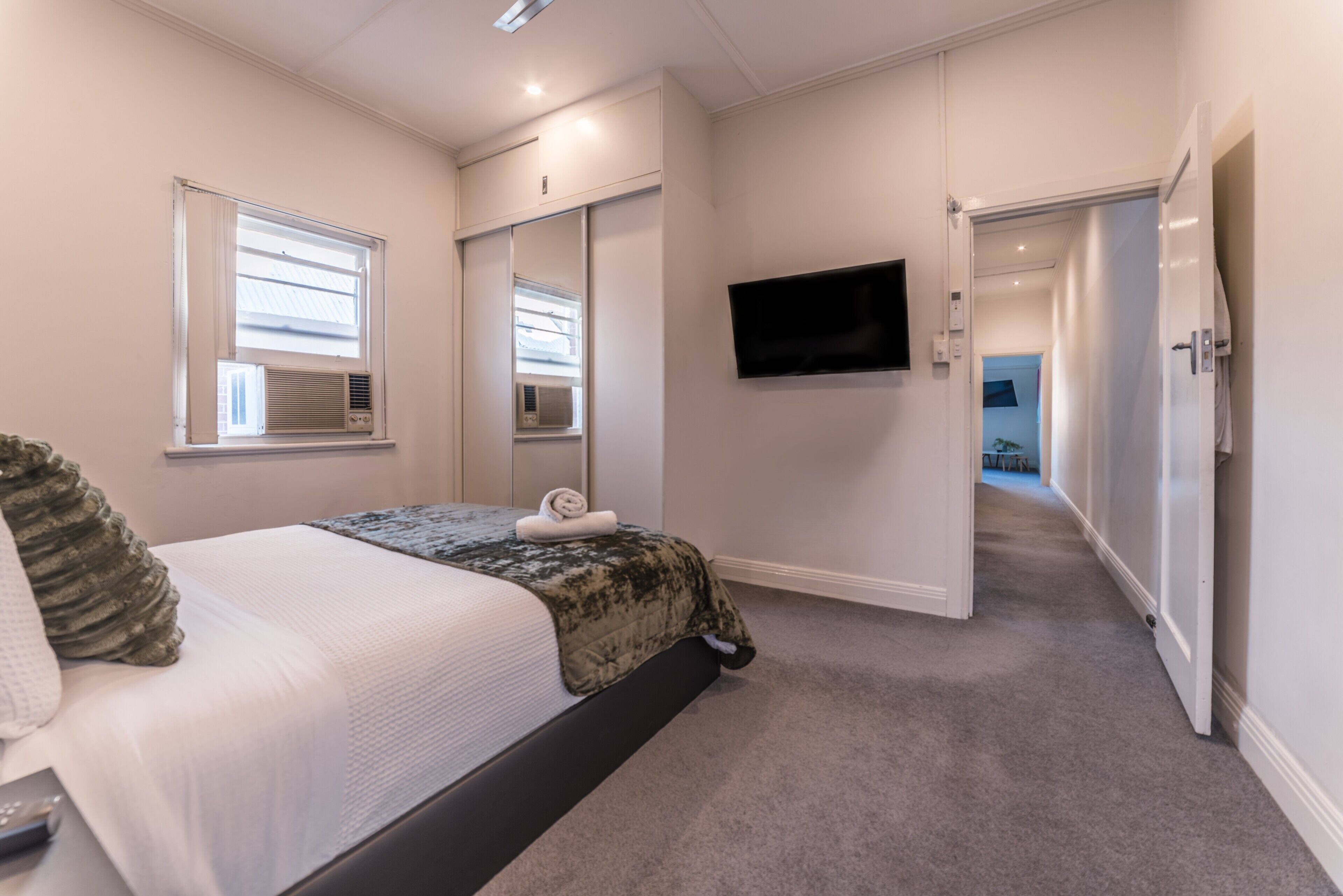 3 bedrooms, desk, iron/ironing board, travel cot