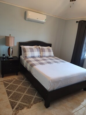 2 bedrooms, iron/ironing board, WiFi