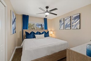 6 bedrooms, desk, iron/ironing board, travel cot