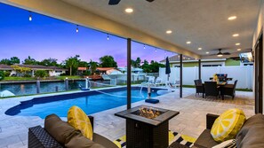 A heated pool - Waterfront | Boat Rental | Heated Pool | Games Room | Sleeps 8 (Lighthouse Point)