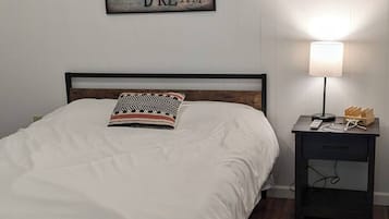 1 slaapkamer, een strijkplank/strijkijzer, wifi, beddengoed