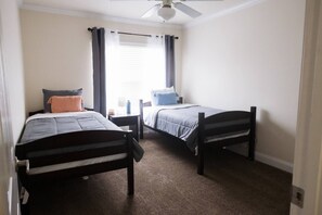3 Schlafzimmer, Bügeleisen/Bügelbrett, WLAN, Bettwäsche