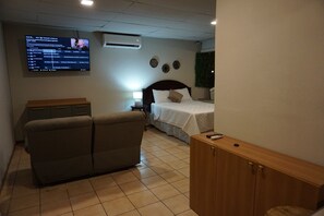 1 Schlafzimmer, Schreibtisch, Bügeleisen/Bügelbrett, WLAN