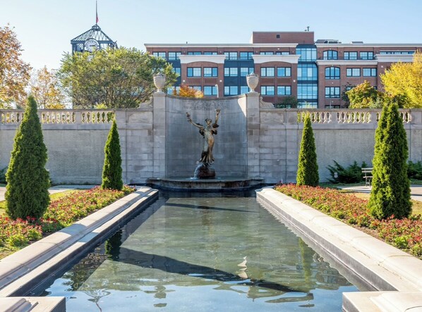 Pool - Belmont downtown rental. 2-bedroom home in Saratoga Springs, WiFi, AC, Parking. (Saratoga Springs)