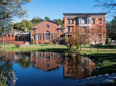 Belmont downtown rental. 2-bedroom home in Saratoga Springs, WiFi, AC, Parking.