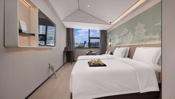 Quarto duplo conforto | Escrivaninha, cortinas blackout, quartos à prova de som