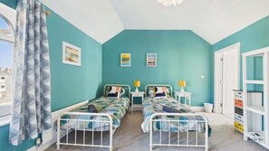 4 bedrooms, iron/ironing board, travel cot, free WiFi - Simeon Sands Coastal Escape (Ryde)