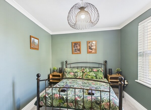 4 bedrooms, iron/ironing board, free WiFi, bed sheets