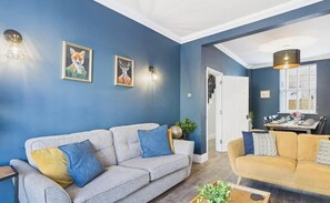 TV, offices - Simeon Sands Coastal Escape (Ryde)