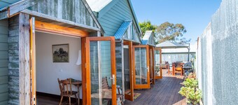 Uniquely Pambula- an inviting cottage with warmth & rustic charm *Pet-friendly