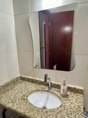 Regadera y secadora de cabello 