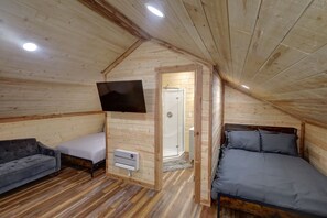 3 bedrooms, free WiFi, bed sheets - River's Edge Retreat (Red River)