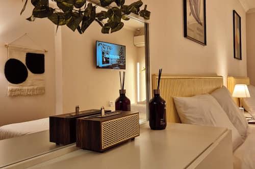 Family Room | Soundproofing, free WiFi