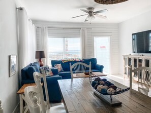 Smart TV, books - Private Townhome on West Beach in Gulf Shores (Gulf Shores)
