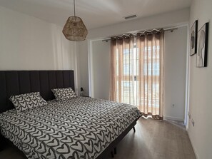 3 bedrooms, iron/ironing board, internet, bed sheets