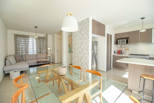 Family House with Pool & Garden in Leon