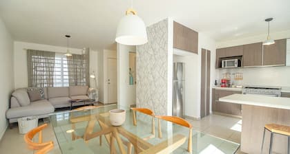 Family House with Pool & Garden in Leon