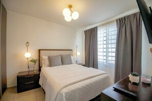 Deluxe House, Patio, Courtyard View - Family House with Pool & Garden in Leon (León)