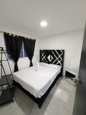 5 bedrooms, free WiFi, bed sheets