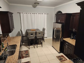 Fridge, microwave, oven, stovetop - Charming 3-bedroom 2 bathroom house with WiFi, AC in delightful Savannah. (Savannah)
