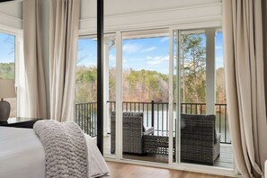 6 bedrooms, iron/ironing board, free WiFi, bed sheets