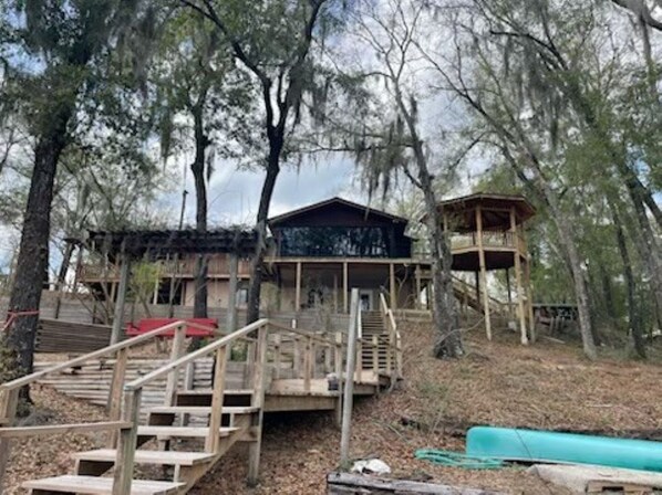 Exterior - 4-bedroom Lake House 45 Minutes from the Beach! (Chipley)