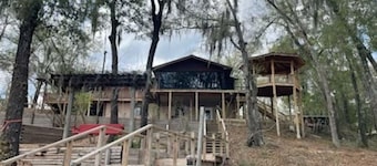 4-bedroom Lake House 45 Minutes from the Beach!