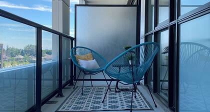 Cozy 2-bedroom condo with WiFi, fitness room in lovely Toronto