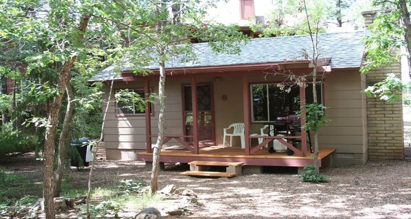 Terrace/patio - Northwoods (#6) Cabin in the Pines (Pinetop-Lakeside)