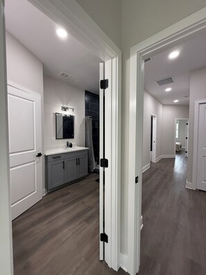 Interior - 3Bed NEW Home In Tampa Near Hotspots, Airport, Downtown, Ybor, Stadium & More (Tampa)