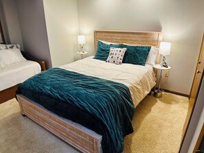 1 slaapkamer, een strijkplank/strijkijzer, wifi, beddengoed