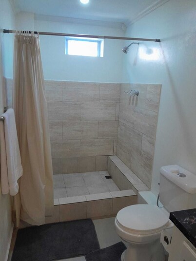 Cozy 1-bedroom apartment with AC, WiFi kitchen in the Capital City, Georgetown