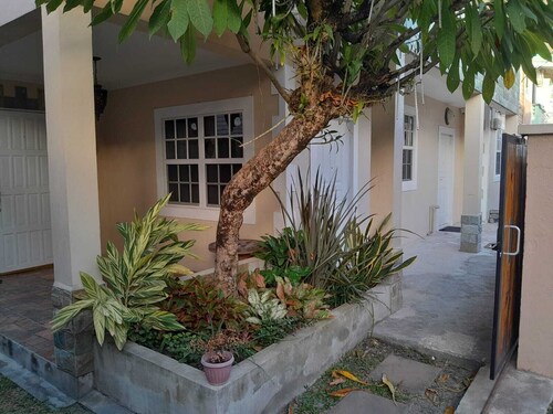 Cozy 1-bedroom apartment with AC, WiFi kitchen in the Capital City, Georgetown