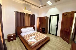 2 bedrooms, iron/ironing board