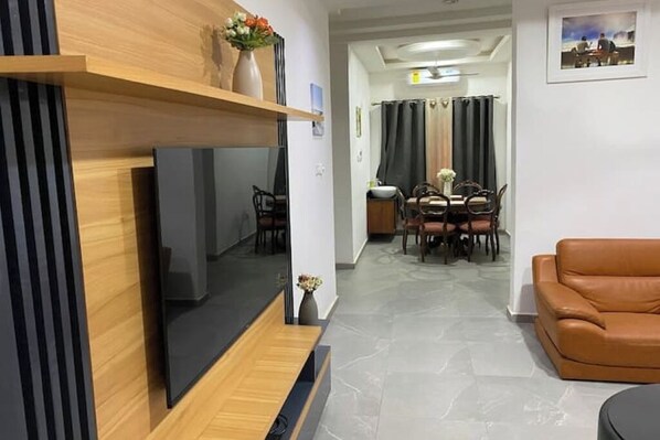 Smart TV - Ryan’s Self-Catering apartment (Sekondi-Takoradi)