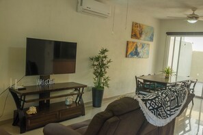 Maison Familiale, patio | Coin séjour