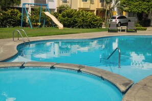 Outdoor pool, sun loungers - Tropical Getaway in Flamingos near Beach (Bucerías)