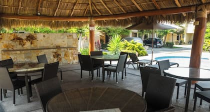 Tropical Getaway in Flamingos near Beach